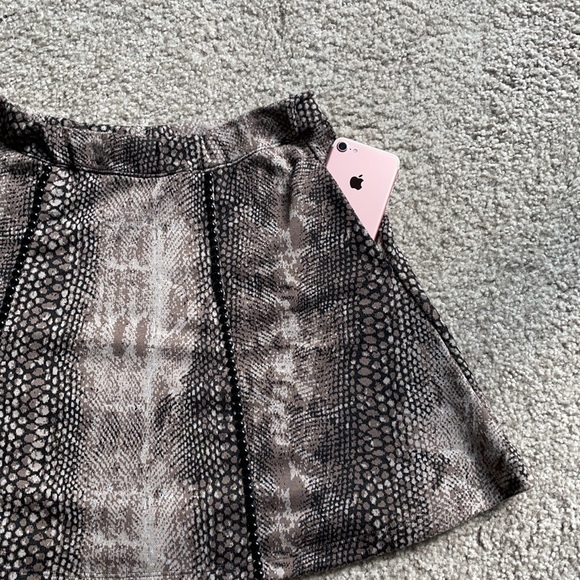 ✨”It has pockets!” Skater Skirt✨ - Picture 7 of 11